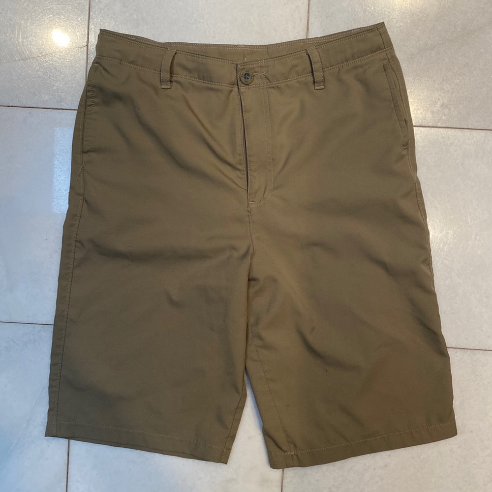 Mens Under Armour khaki shorts